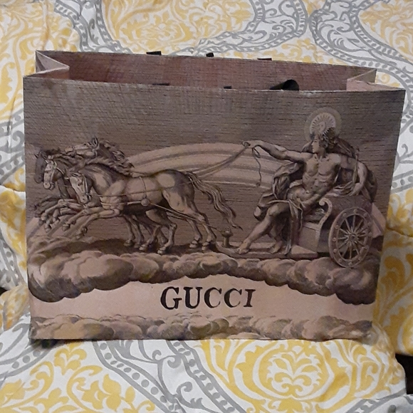 Gucci Limited Edition Paperbag - Picture 2 of 16